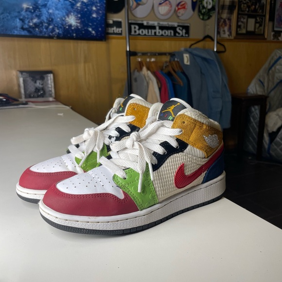 Kid's Air Jordan 1 Mid SE GS "Messy Room boys size 4Y - Picture 1 of 7